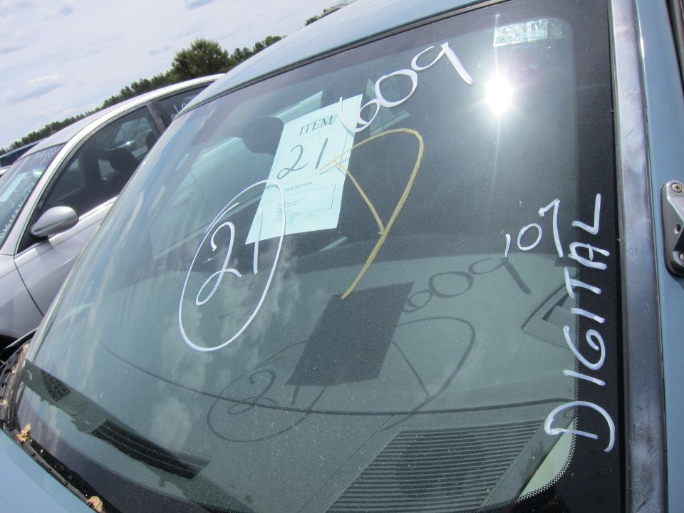 Windshield with auction numbers '21' and '609', and 'DIGITAL 07' written on it
