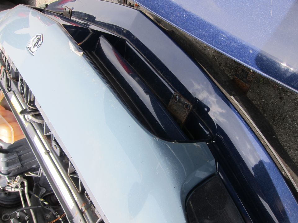 1991 Ford Crown Victoria LTD grille and front bumper section