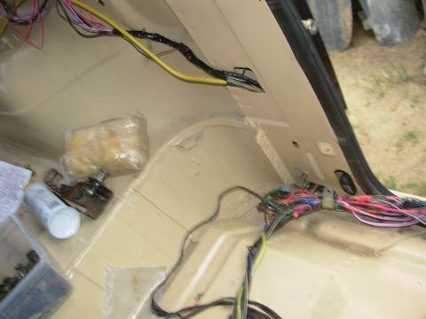 1983 Ford Bronco - There's a new connector at the base of the B-pillar for the circuits going to the rear cargo area switches.