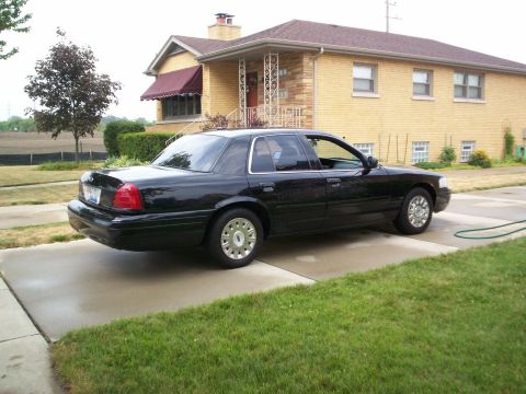2003 Ford Crown Victoria photo