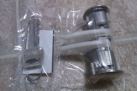 1996 Ford F-150 - Pair of door locks including two keys.