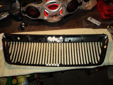 2004 Mercury Grand Marquis - A car grille is shown with a car audio system in the background.