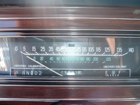 1991 Ford LTD Crown Victoria - Dashboard gauge cluster from a 1991 Ford Crown Victoria LTD displays speed, gear selection, and fuel level.