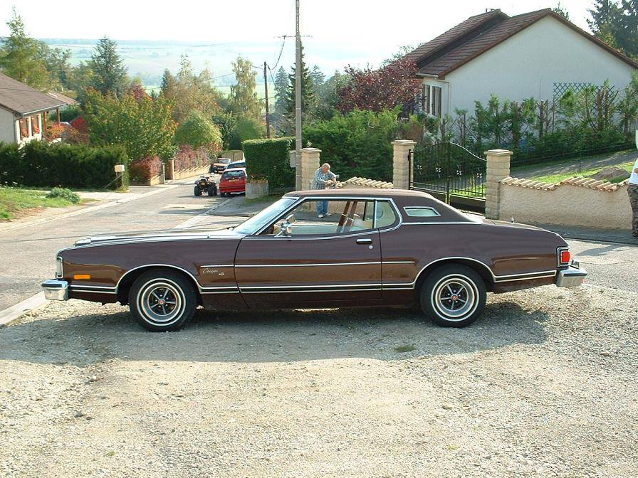 Brown 1977 Ford Thunderbird coupe, side view