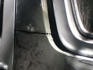 1996 Ford Bronco - Detail of a vehicle's body panel showing a seam and repair work, with a Supermotors.net watermark.