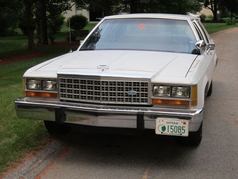 1991 Ford LTD Crown Victoria - This 1991 Ford Crown Victoria LTD is shown from the front, its distinctive grille and an antique license plate.