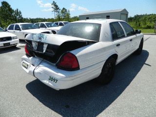 2006 Ford Crown Victoria photo