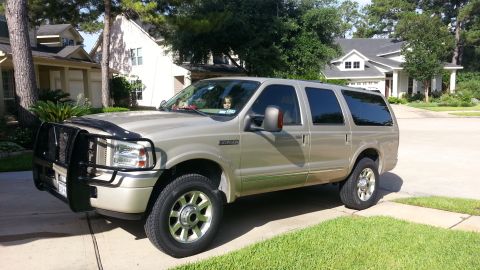 2005 Ford Excursion photo