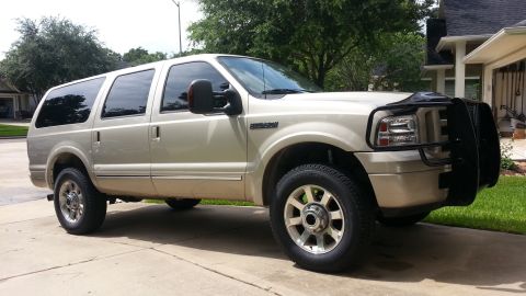 2005 Ford Excursion photo