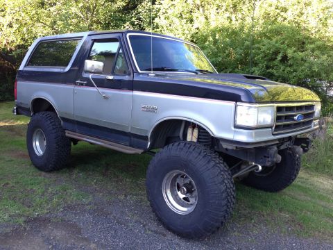 1989 Ford Bronco - This modified Ford Bronco features a two-tone paint scheme and off-road tires.