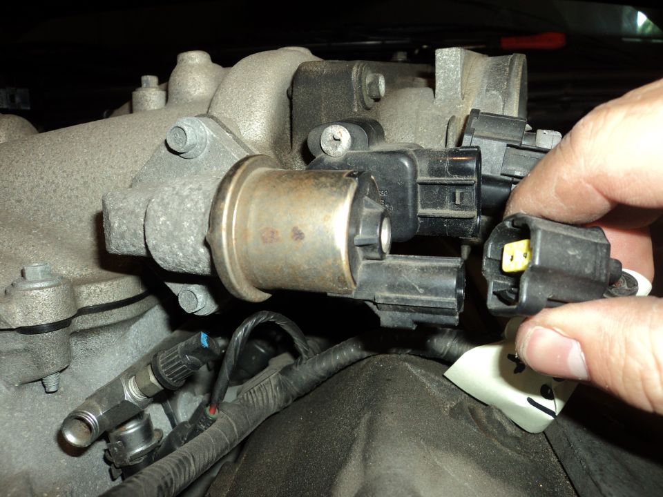 Hand disconnecting an electrical connector from an engine component