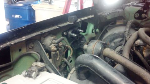 1995 Ford Bronco - Close-up view of engine bay components, including hoses and wiring, with a Supermotors watermark.