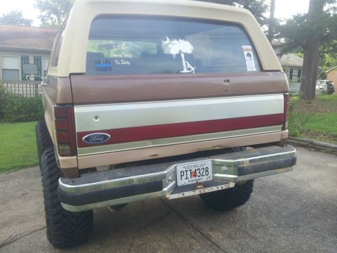 1988 Ford Bronco - This lifted Ford Bronco features a two-tone paint scheme and a Georgia license plate.