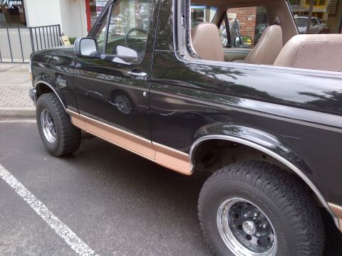 1994 Ford Bronco - This Ford Bronco has a two-tone paint scheme with a tan lower body trim.