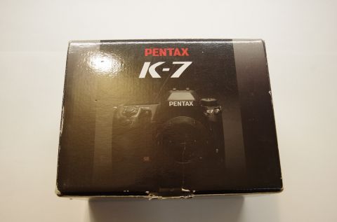 1983 Ferrari Enzo - Box for a Pentax K-7 camera, showing a picture of the camera model.