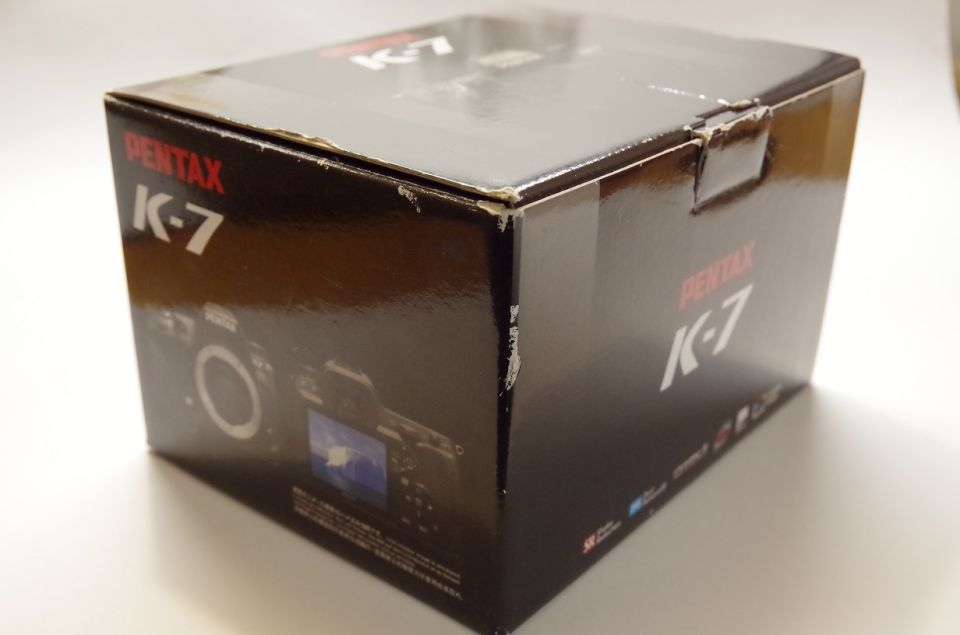 Box for a Pentax K-7 camera, showing a picture of the camera on the side