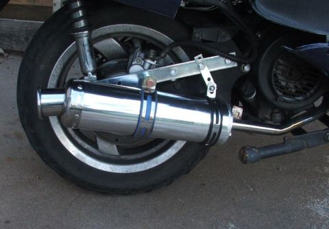 2008 Yamaha Zuma - Scooter exhaust pipe detail.