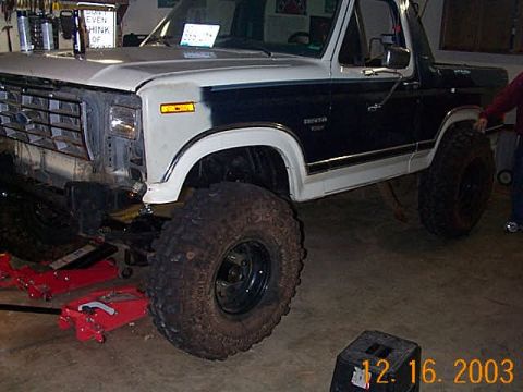 1986 Ford Bronco - looks good with 38s
