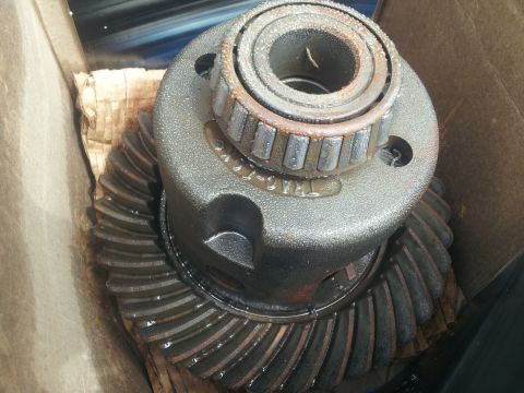 1988 Ford Bronco - This is a differential gear assembly, not a 1988 Ford Bronco. The part is shown in a box with packing material.