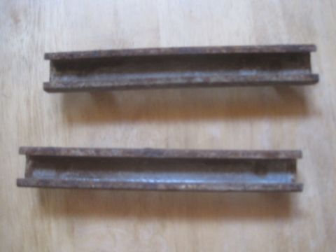 1993 Ford Bronco - Two rusty metal channels are shown against a wooden background, with a Supermotors.net watermark in the lower right corner.