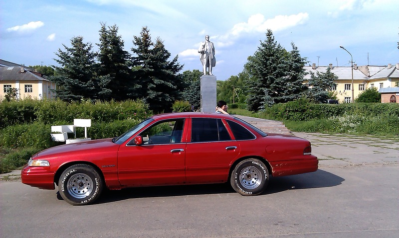 Red 1992 Ford Crown Victoria sedan, side view