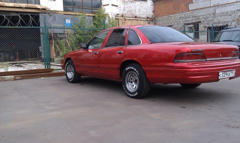 1992 Ford Crown Victoria photo