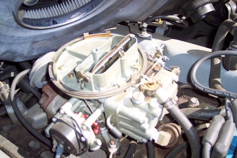 1991 Ford LTD Crown Victoria - Carburetor and air filter assembly detail shot.