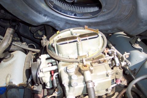 1991 Ford LTD Crown Victoria - Engine bay detail showing a carburetor with an air filter housing above it.