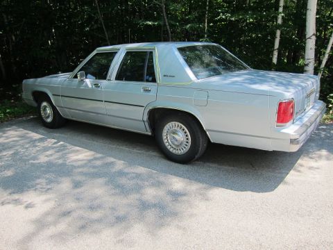 1991 Ford LTD Crown Victoria - This sedan's body style suggests it is from the 1980s, not 1991.
