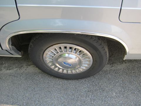 1991 Ford LTD Crown Victoria - Rear wheel of a 1991 Ford Crown Victoria LTD, a classic Ford hubcap.