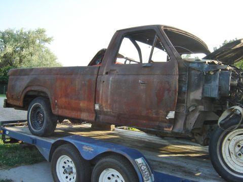 1984 Ford LTD - this is my $300 truck I picked up when I went to deliver a Fairmont Z7. it 1986 F150 with 351W H.O/C6. the engine compartment was not touch…