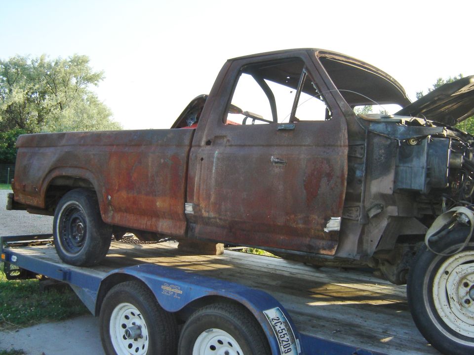 this is my $300 truck I picked up when I went to deliver a Fairmont Z7. it 1986 F150 with 351W H.O/C6. the engine compartment was not touch be the fire.