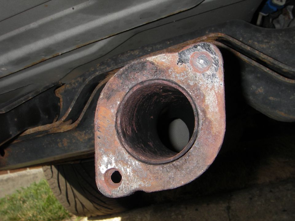got lucky & 1 of the bolts came out stuck in the other flange. looks like the original bolts had a shank that centers up in this flange and only catches like 2 threads