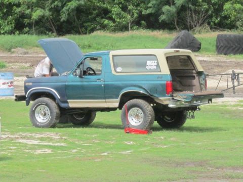 1996 Ford Bronco - 6/08/13 Trucks on the Track First 5 minutes there and on the first lap of the track, the oil pump shaft snapped. Knew it the second I notic…