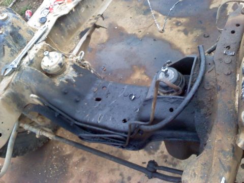 1995 Ford Bronco - Close-up of vehicle frame and suspension components, with a Supermotors.net watermark visible.