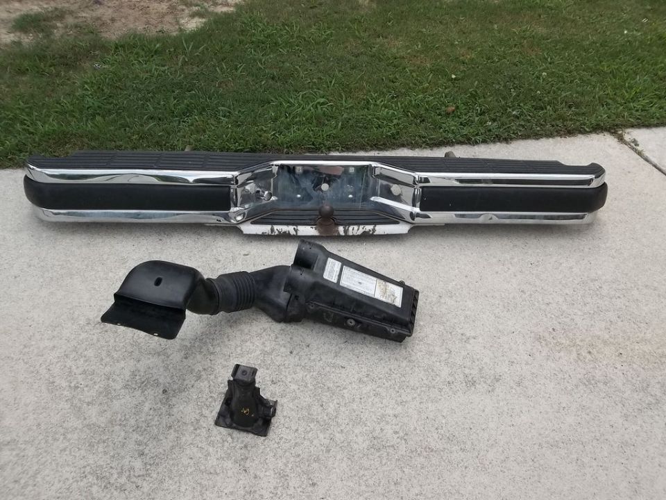 1995 Ford Bronco rear bumper and air intake assembly parts on concrete