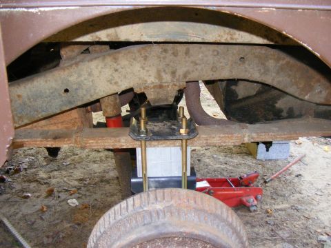 1978 Ford Bronco - The rear suspension of a 1978 Ford Bronco shows red shocks and U-bolts securing the leaf springs.
