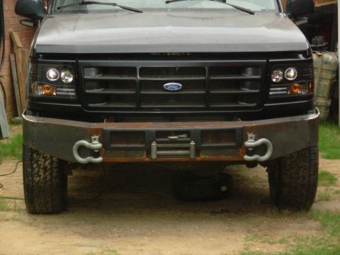 1983 Ford Bronco - It looks more complete than it actually is... IF THE IMAGE IS TOO SMALL, click it.