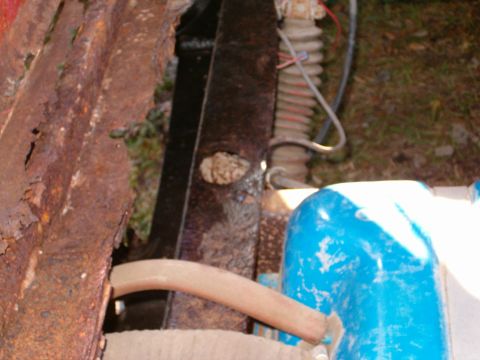 1979 Ford Bronco - See the hole in the frame... that was a body mount.