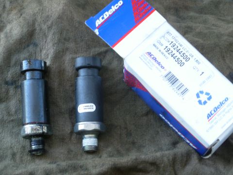 1997 Chevrolet Silverado 3500 - The oil pressure has been dropping severely at idle, even though the engine runs fine, so I knew it had to be an instrument fault. The litt…
