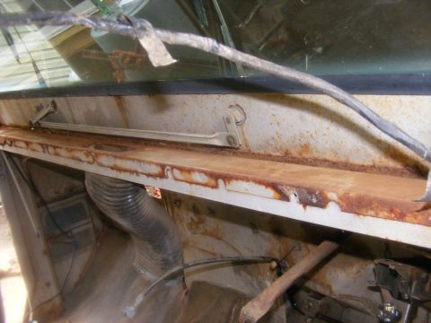 1978 Ford Bronco - The interior dashboard shows significant rust and exposed ductwork.