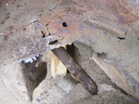 1978 Ford Bronco - This image shows a heavily rusted section of a vehicle frame, supported by wood, with a Supermotors.net watermark visible.