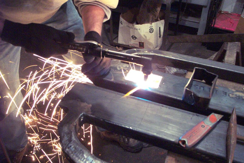 Some tourch cutting.    (12/20/2003)