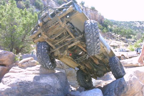 1987 Ford Bronco - this is a good shot of a very nice doubler xmember, notice there is no tranny xmember, no driveshaft interference!
