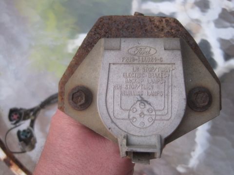 1993 Ford Bronco - This Ford trailer wiring connector shows part number F2UB-14A324-6 and lists functions for trailer lights.