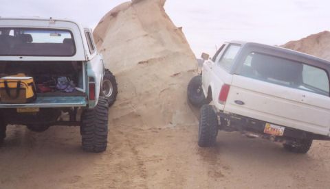 1987 Ford Bronco - i am actually impressed with the flex of that k5, it is sorta set up for mud