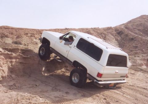 1987 Ford Bronco - the weenie war of the day was between this guy and i he is lifted on 33's. (i won basically just becuase i care less about my sheet metal)