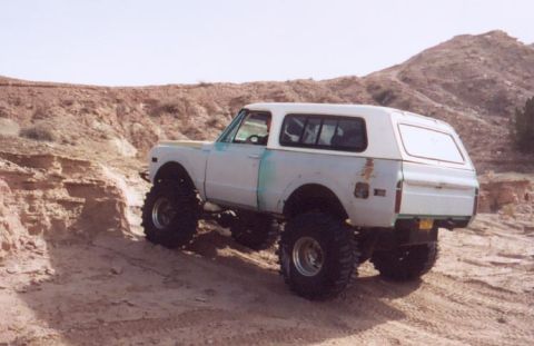 1987 Ford Bronco - yeah the big tires did alow him to climb ledges better than I
