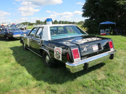 2001 Ford Crown Victoria - Rear view of a vintage Ford LTD police car with 'POLICE' text on the trunk.