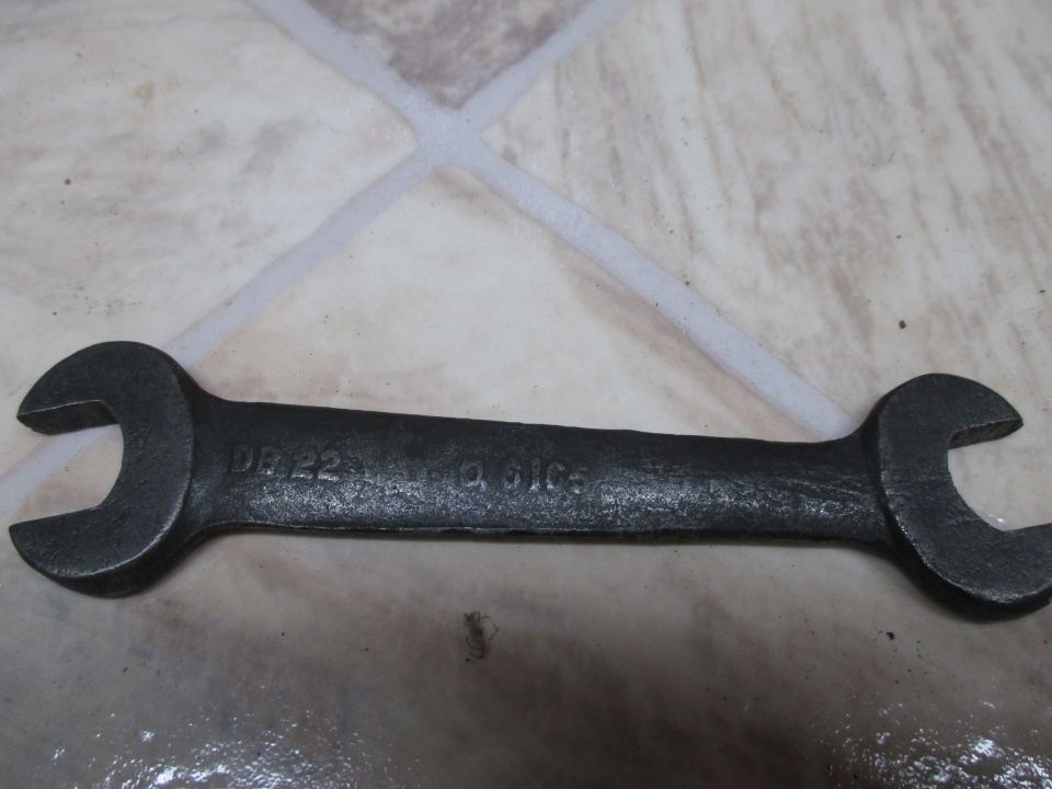 Wrench with markings DR 22 and O. 6105